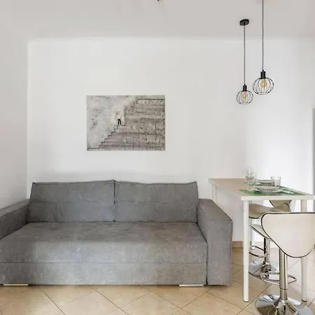 1 Bd Cozy&calm Near Wtower